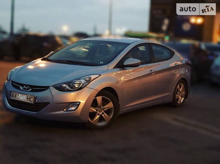 Hyundai Elantra 2012  випуску Харків з двигуном 1.8 л газ седан автомат за 9900 долл. 