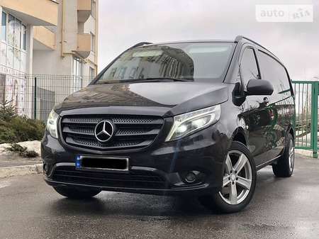 Mercedes-Benz Vito 2015  випуску Харків з двигуном 2.2 л дизель мінівен автомат за 26400 долл. 