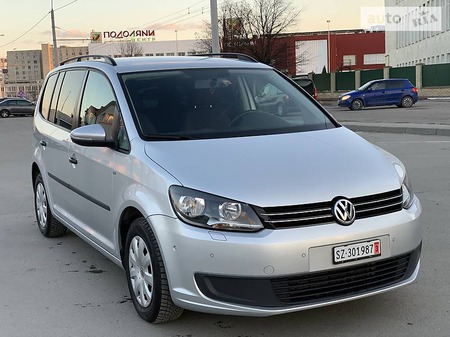 Volkswagen Touran 2011  випуску Тернопіль з двигуном 1.6 л дизель мінівен механіка за 11650 долл. 