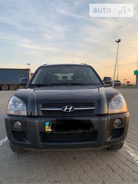 Hyundai Tucson 2008  випуску Дніпро з двигуном 2 л газ позашляховик механіка за 10600 долл. 