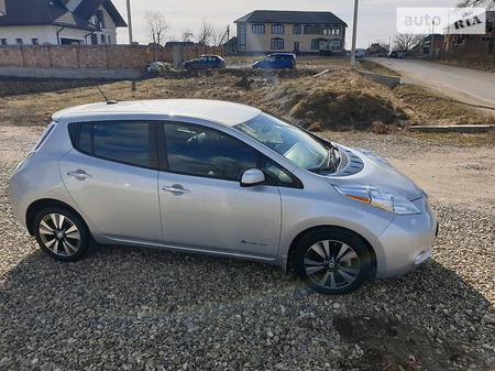 Nissan Leaf 2015  випуску Чернівці з двигуном 0 л електро хэтчбек автомат за 14900 долл. 