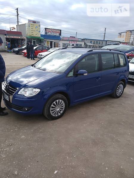 Volkswagen Touran 2009  випуску Тернопіль з двигуном 2 л  універсал механіка за 9500 долл. 