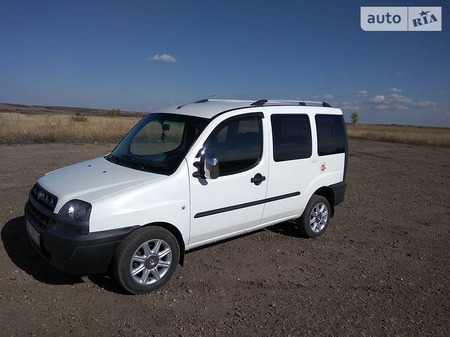 Fiat Doblo 2005  випуску Луганськ з двигуном 1.3 л дизель мінівен механіка за 5799 долл. 