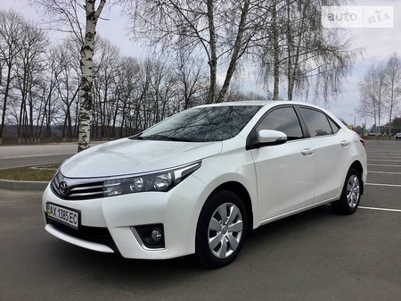 Toyota Corolla 2014  випуску Харків з двигуном 1.6 л бензин седан механіка за 13200 долл. 