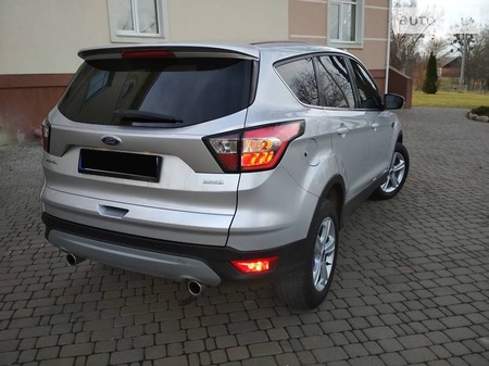 Ford Kuga 2017  випуску Житомир з двигуном 0 л бензин позашляховик механіка за 17450 долл. 