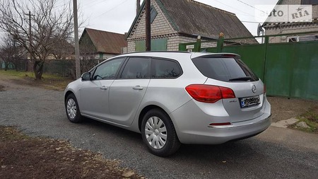Opel Astra 2015  випуску Дніпро з двигуном 1.7 л дизель універсал механіка за 12900 долл. 