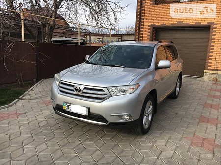 Toyota Highlander 2011  випуску Миколаїв з двигуном 3.5 л газ позашляховик автомат за 21600 долл. 