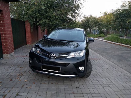 Toyota RAV 4 2013  випуску Суми з двигуном 2.2 л дизель позашляховик механіка за 22900 долл. 