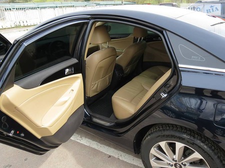 Hyundai Sonata 2013  випуску Житомир з двигуном 2.4 л газ седан автомат за 14000 долл. 