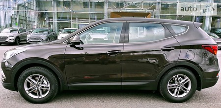 Hyundai Santa Fe 2017  випуску Харків з двигуном 2.4 л бензин позашляховик механіка за 26300 долл. 