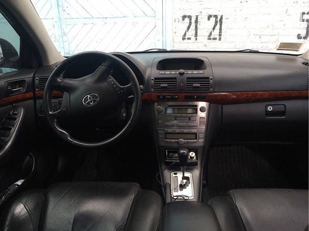 Toyota Avensis 2005  випуску Кропивницький з двигуном 2.4 л бензин седан автомат за 8200 долл. 