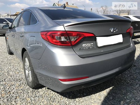 Hyundai Sonata 2015  випуску Запоріжжя з двигуном 2.4 л бензин седан автомат за 13400 долл. 