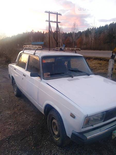 Lada 2105 1995  випуску Житомир з двигуном 1.3 л бензин седан механіка за 1100 долл. 