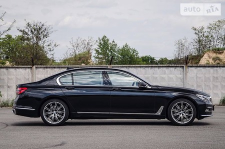 BMW 750 2016  випуску Київ з двигуном 3 л дизель седан автомат за 119999 долл. 