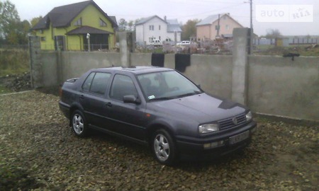 Volkswagen Vento 1992  випуску Івано-Франківськ з двигуном 2 л газ седан механіка за 1200 долл. 