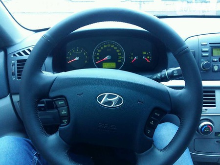 Hyundai Sonata 2006  випуску Чернігів з двигуном 2.4 л газ седан механіка за 8000 долл. 