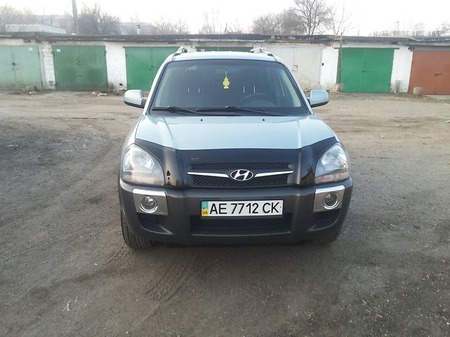 Hyundai Tucson 2008  випуску Дніпро з двигуном 2 л газ позашляховик механіка за 10500 долл. 