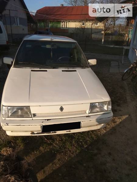 Renault 9 1988  випуску Львів з двигуном 1.7 л бензин седан механіка за 800 долл. 