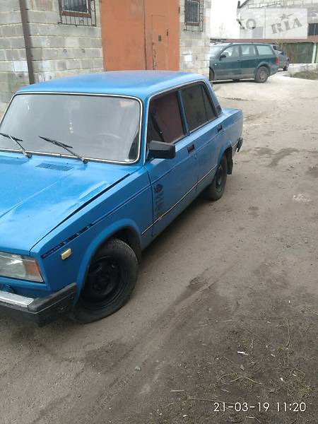 Lada 2105 1988  випуску Житомир з двигуном 1.5 л бензин седан механіка за 950 долл. 