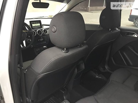 Mercedes-Benz B 180 2013  випуску Львів з двигуном 0 л дизель хэтчбек механіка за 14000 долл. 