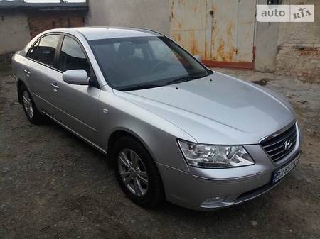 Hyundai Sonata 2008  випуску Хмельницький з двигуном 2 л газ седан автомат за 10700 долл. 