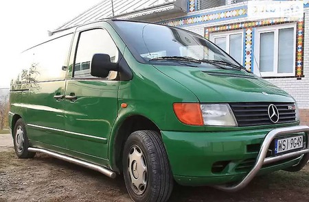 Mercedes-Benz Vito 2001  випуску Чернівці з двигуном 2.2 л дизель мінівен автомат за 3000 долл. 