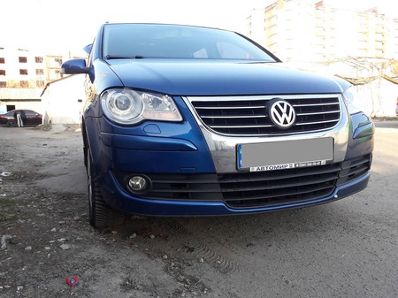 Volkswagen Touran 2007  випуску Тернопіль з двигуном 1.6 л бензин мінівен механіка за 8900 долл. 