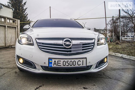 Opel Insignia 2013  випуску Дніпро з двигуном 0 л дизель універсал механіка за 13200 долл. 