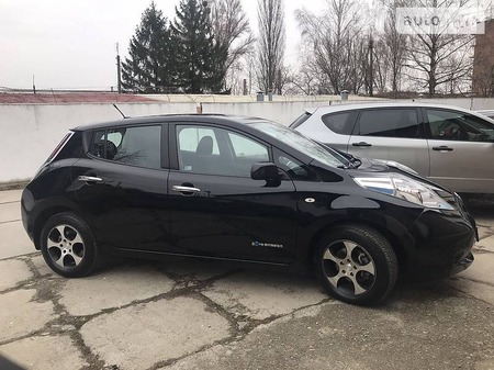 Nissan Leaf 2013  випуску Чернівці з двигуном 0 л електро хэтчбек автомат за 11800 долл. 