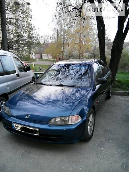 Honda Civic 1995  випуску Львів з двигуном 1.5 л бензин седан механіка за 3200 долл. 