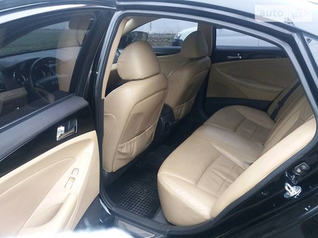 Hyundai Sonata 2010  випуску Вінниця з двигуном 2.4 л газ седан автомат за 12999 долл. 