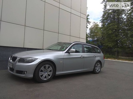 BMW 318 2011  випуску Київ з двигуном 2 л дизель універсал автомат за 12100 долл. 