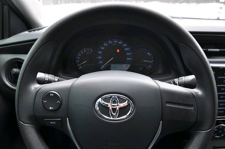 Toyota Corolla 2017  випуску Харків з двигуном 1.6 л бензин седан автомат за 17900 долл. 