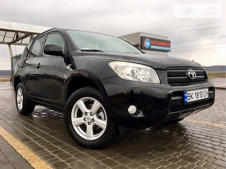 Toyota RAV 4 2007  випуску Рівне з двигуном 2.2 л дизель позашляховик механіка за 9999 долл. 