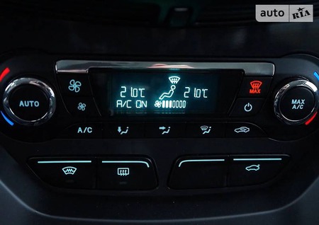 Ford Kuga 2013  випуску Кропивницький з двигуном 2 л дизель позашляховик автомат за 16600 долл. 