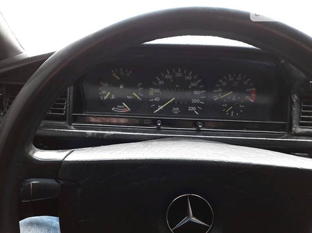 Mercedes-Benz 190 1987  випуску Тернопіль з двигуном 2.3 л газ седан механіка за 2699 долл. 
