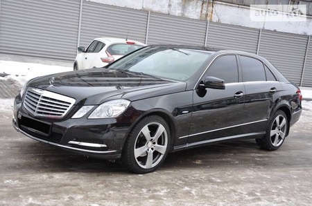 Mercedes-Benz E 200 2011  выпуска Киев с двигателем 1.8 л бензин седан автомат за 18000 долл. 