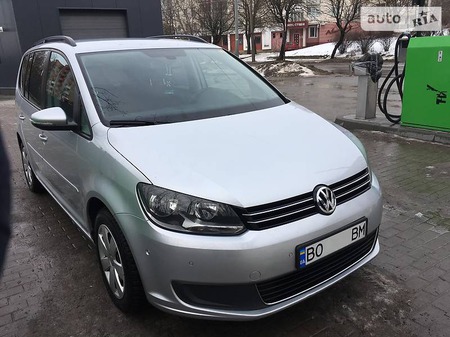 Volkswagen Touran 2012  випуску Тернопіль з двигуном 1.6 л дизель мінівен автомат за 15600 долл. 