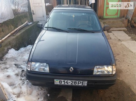 Renault 19 1990  випуску Ужгород з двигуном 0 л бензин хэтчбек механіка за 900 долл. 