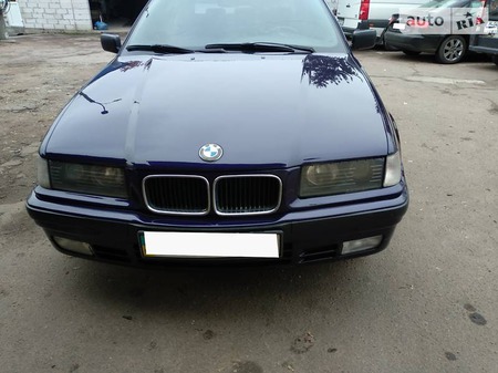 BMW 325 1994  випуску Житомир з двигуном 2.5 л дизель седан механіка за 5200 долл. 