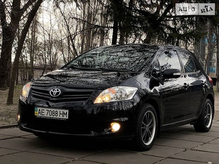Toyota Auris 2011  випуску Дніпро з двигуном 1.6 л газ хэтчбек автомат за 9800 долл. 