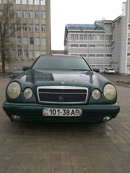 Mercedes-Benz E 230 1997  випуску Дніпро з двигуном 2.3 л бензин седан автомат за 3000 долл. 
