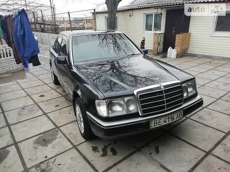 Mercedes-Benz E 260 1990  випуску Дніпро з двигуном 2.6 л бензин седан автомат за 3300 долл. 
