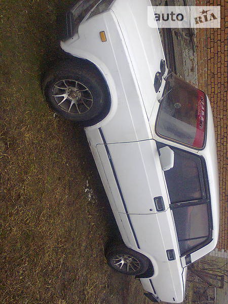 Lada 2105 1993  випуску Тернопіль з двигуном 1.5 л бензин седан механіка за 600 долл. 