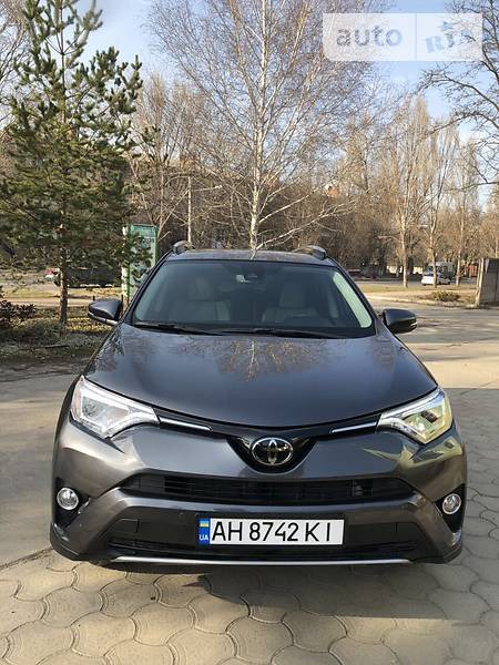 Toyota RAV 4 2016  випуску Донецьк з двигуном 2.5 л бензин позашляховик автомат за 27000 долл. 