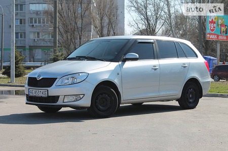 Skoda Fabia 2013  випуску Дніпро з двигуном 1.2 л газ універсал механіка за 6400 долл. 