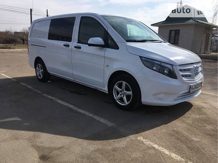 Mercedes-Benz Vito 2015  випуску Житомир з двигуном 1.6 л дизель мінівен механіка за 16300 долл. 