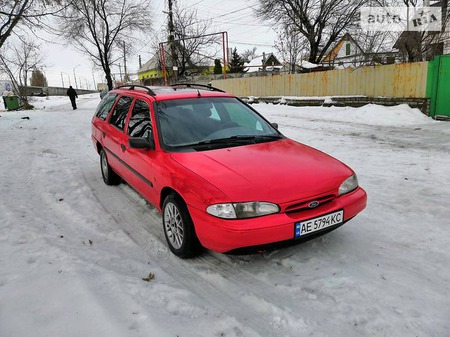 Ford Mondeo 1993  випуску Дніпро з двигуном 1.8 л газ універсал механіка за 2700 долл. 