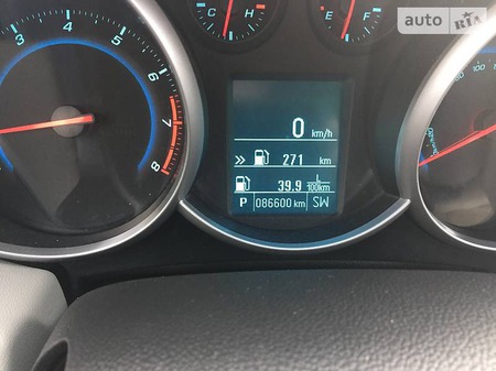 Chevrolet Cruze 2012  випуску Чернігів з двигуном 1.4 л бензин седан автомат за 9200 долл. 