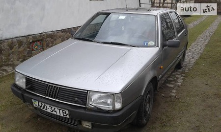 Fiat Croma 1988  випуску Львів з двигуном 2 л бензин хэтчбек механіка за 1300 долл. 